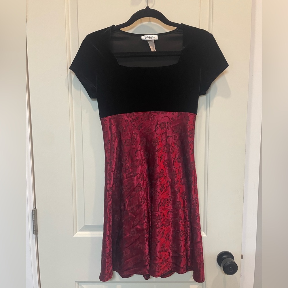 Vintage Steppin’ Out Black Velvet Red Floral Silky Dress - Women’s Size S